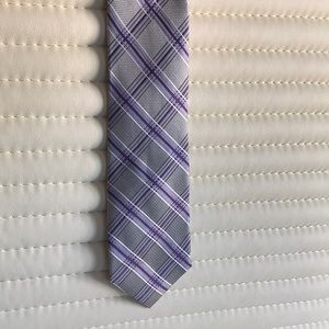 Great condition, regular length, Mens necktie.